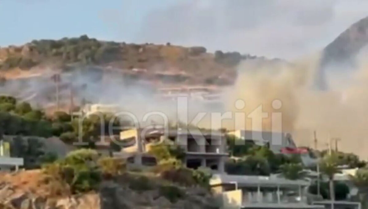 Φωτιά στον Φοίνικα Ρεθύμνου: Ήχησε 112 για εκκένωση των περιοχών Φωτεινάρι και Σούδα