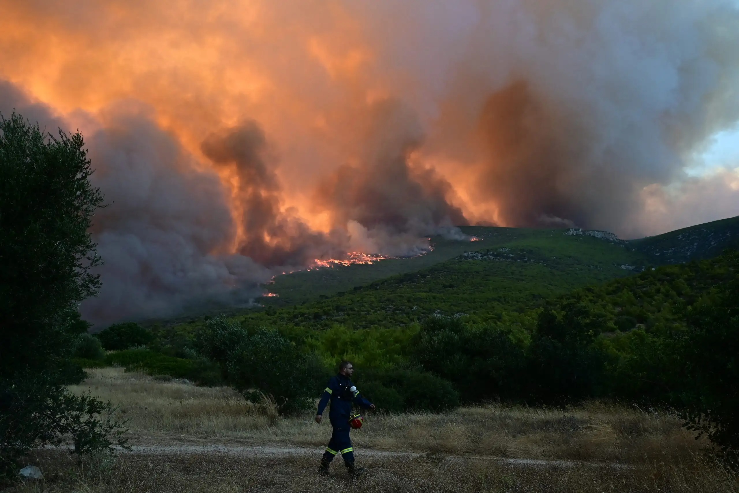 Πυρκαγιές και καύσωνες γίνονται δημοσιονομική απειλή για την Ελλάδα