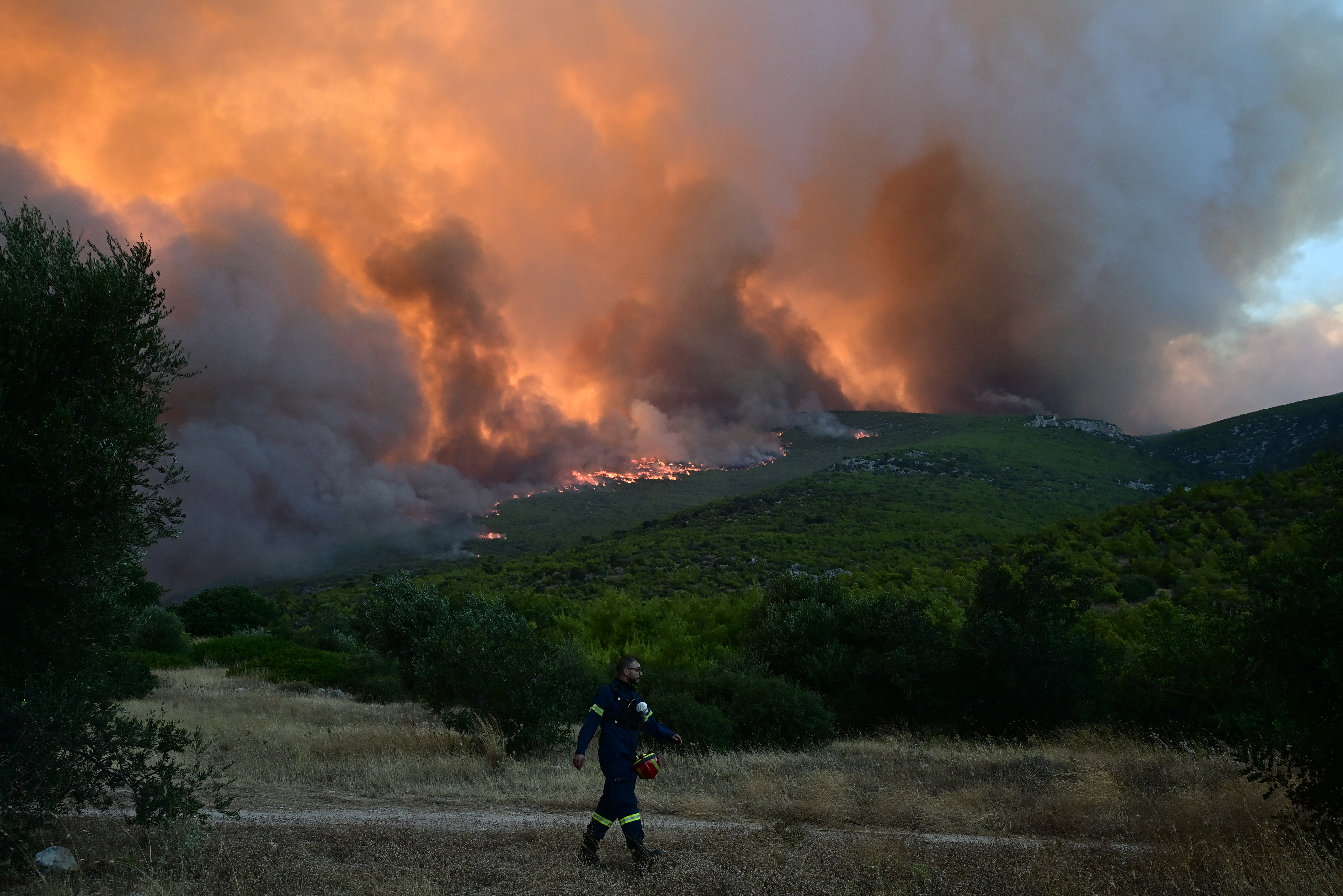 Συναγερμός στην χώρα για φωτιές: Ριπές 110 χλμ/ώρα στην Κρήτη και 9 μποφόρ τη Δευτέρα – Πάνω από 400 πυρκαγιές μέσα σε 10 ημέρες