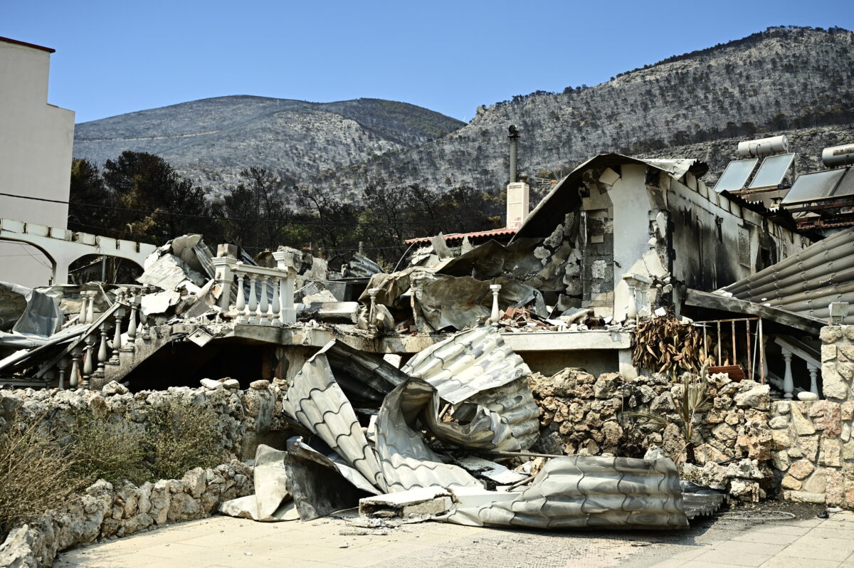 Φωτιά σε Αττική και Βοιωτία: Ίση με 6 βόμβες Χιροσίμα η ενέργεια που απελευθερώθηκε - Πώς κάηκε μέσα σε 2 βράδια το 55% της έκτασης