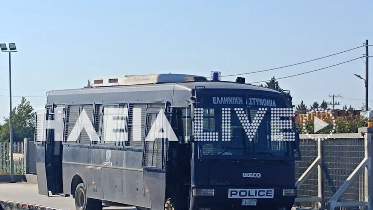 Κλούβα της αστυνομίας στη Γαστούνη Ηλείας