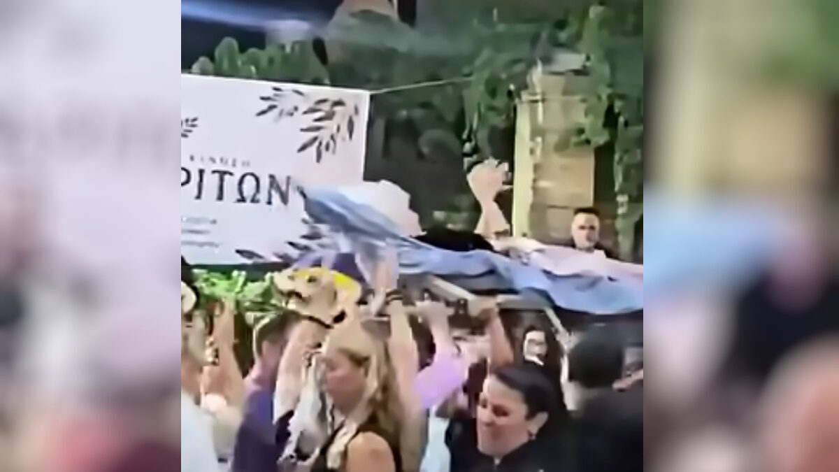 Η γιαγιά στο πανηγύρι