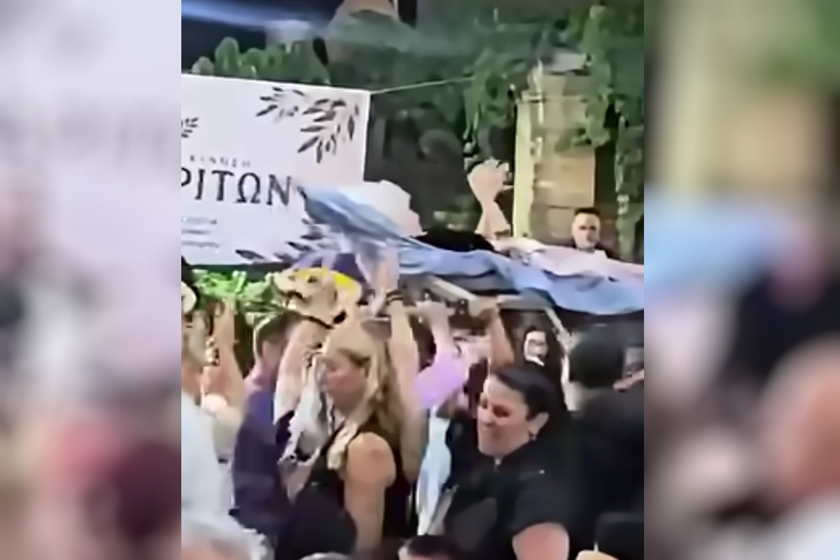 Η γιαγιά στο πανηγύρι