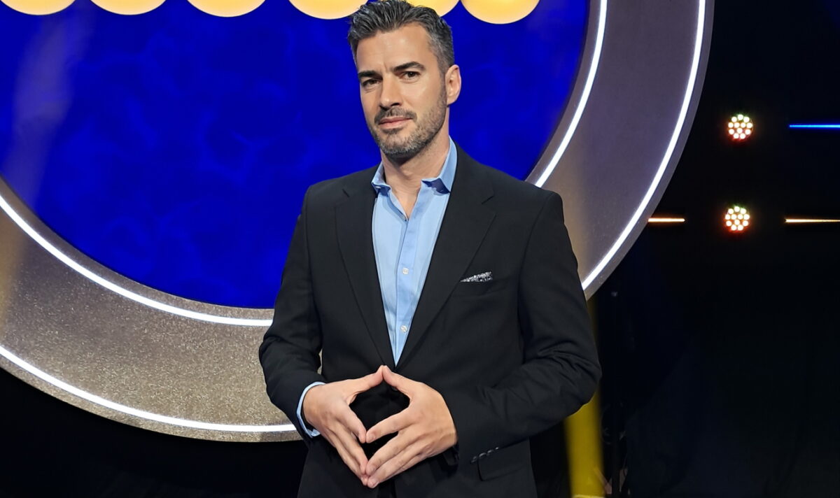To «The Quiz with Balls!» έρχεται τη νέα σεζόν με οικοδεσπότη τον Γιάννη Τσιμιτσέλη