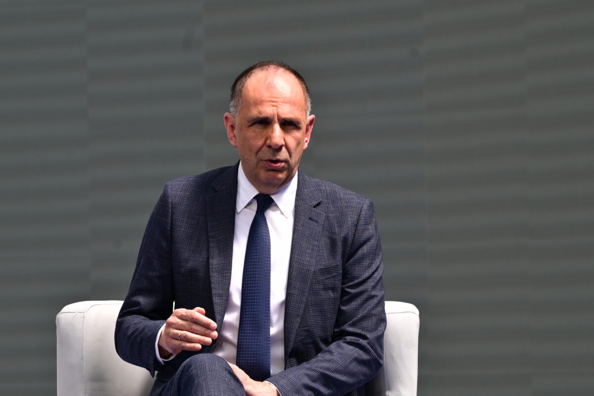 Γεραπετρίτης και Αραγτσί σε τηλεφωνική επικοινωνία για τα Στενά του Ορμούζ | Επικαιρότητα στο PlusTV.gr