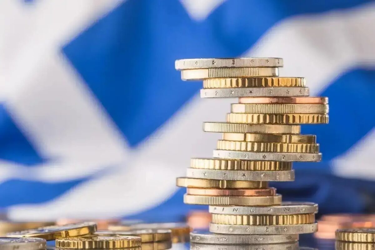 Alpha Bank: Η Ελλάδα στην προτελευταία θέση της Ευρωζώνης ως προς το διαθέσιμο εισόδημα