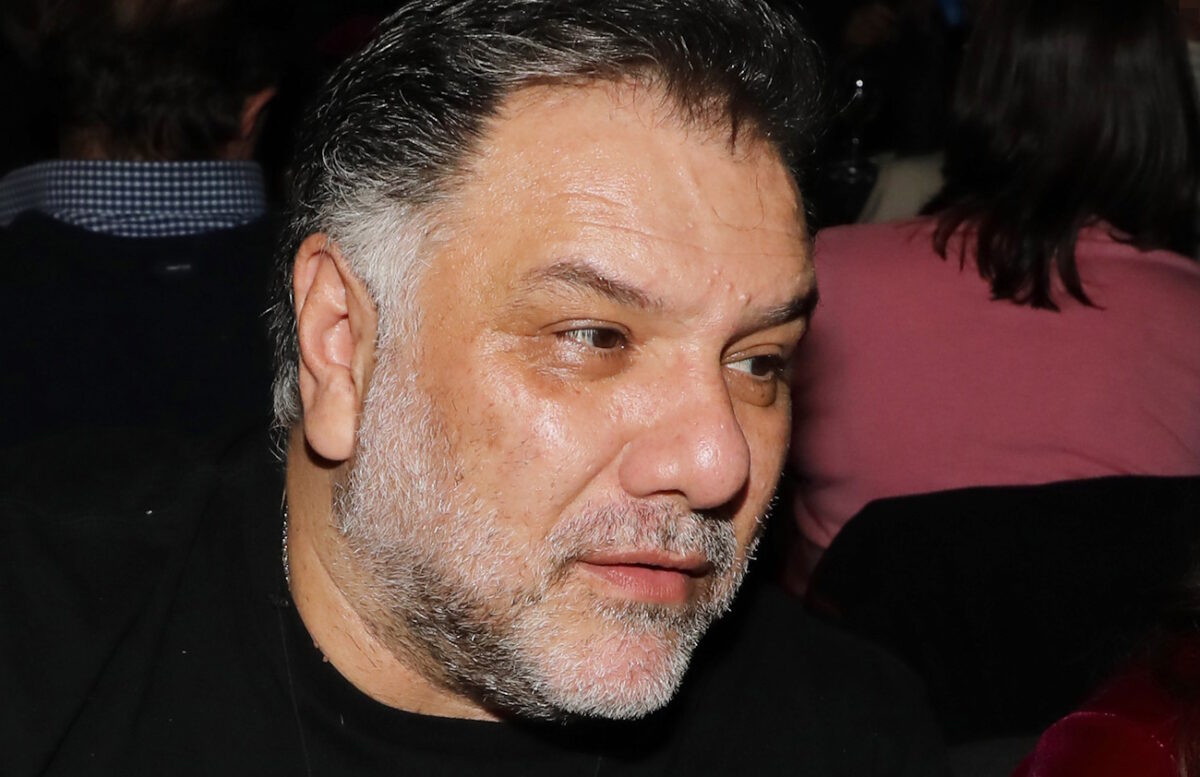 Γρηγόρης Αρναούτογλου: Το συγκινητικό «αντίο» στον Νίκο Καλογερόπουλο λίγες ώρες πριν από την κηδεία του