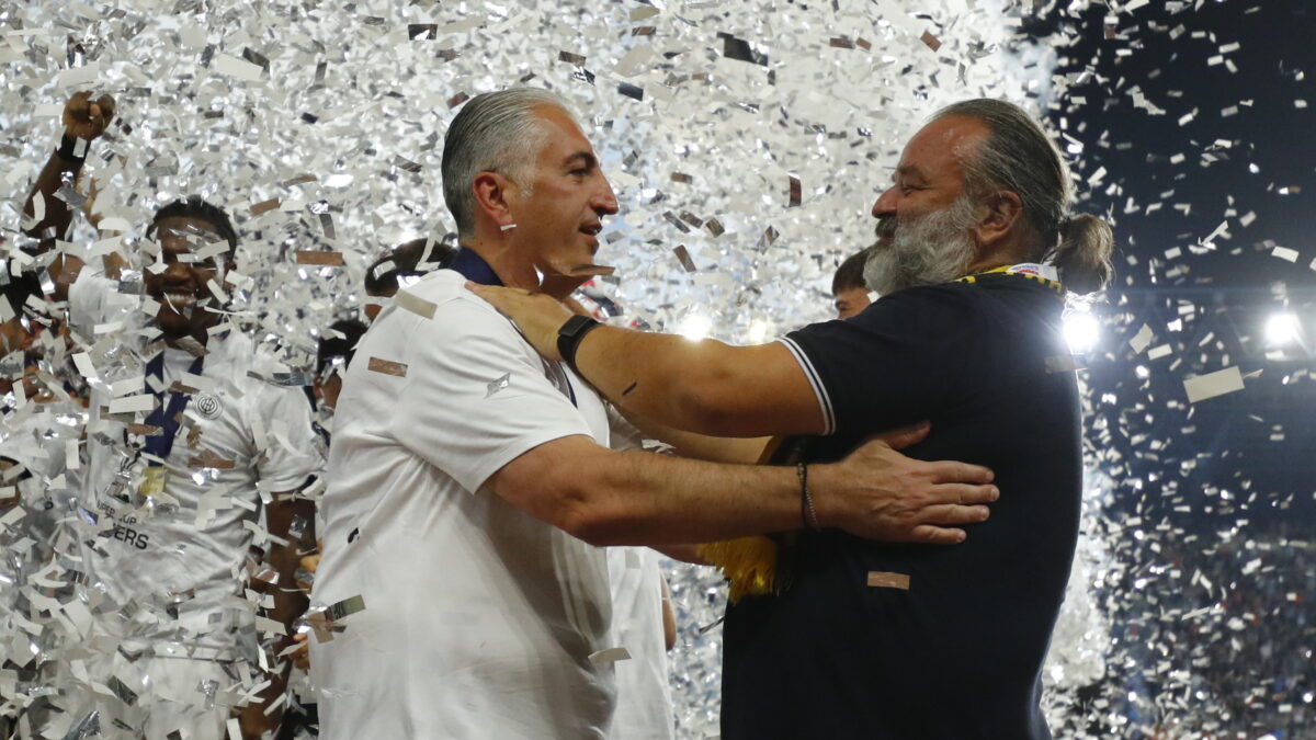 Η αγκαλία του Μάριου Ηλιόπουλου