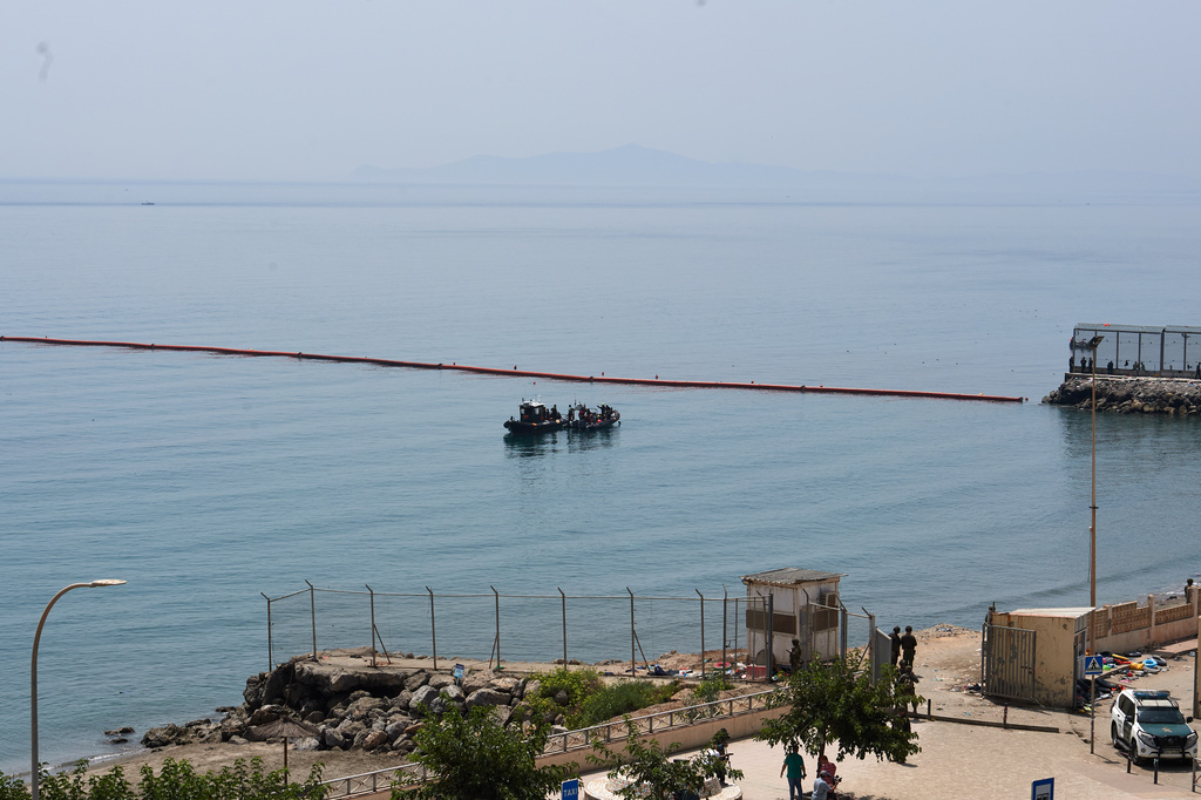 Ισπανία: Νέος πλωτός φράχτης στα σύνορα της Θέουτα με το Μαρόκο, μετά την τραγωδία με τους 67 νεκρούς μετανάστες