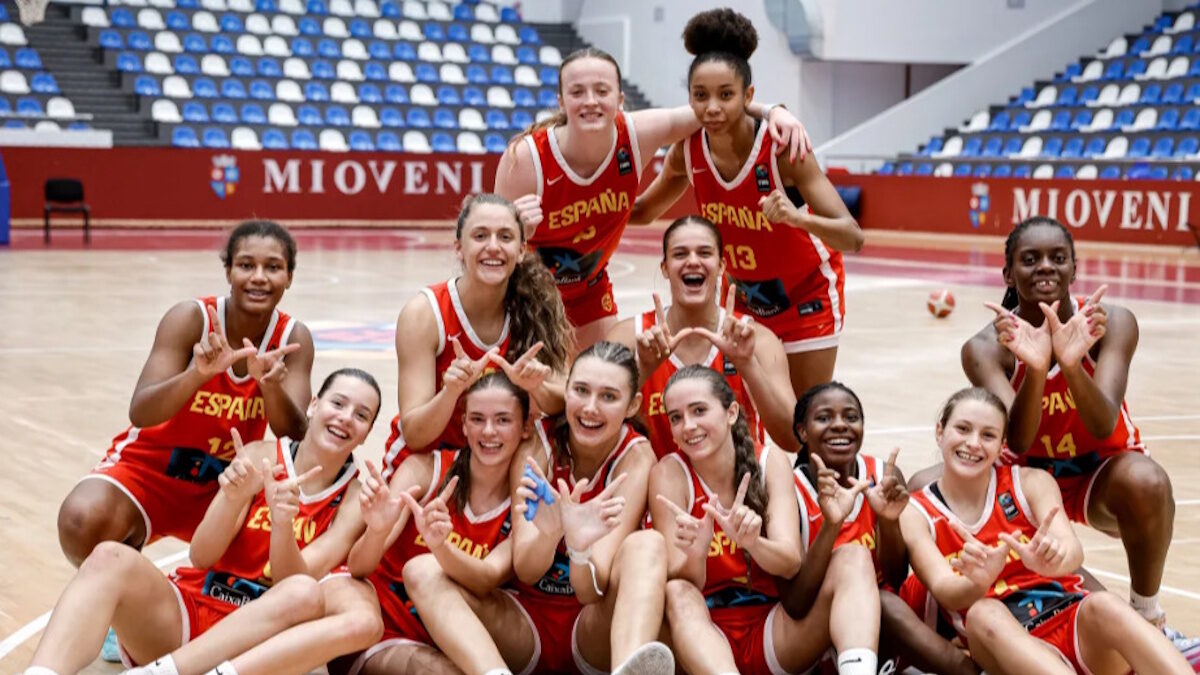 Οι παίκτριες της Εθνικής Κορασίδων της Ισπανίας