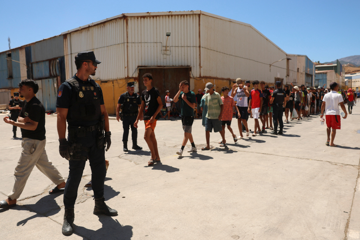 Ισπανία: Αγώνας για την ταυτοποίηση των νεκρών μεταναστών στη Θέουτα - Σχέδιο για μεταφορά ανηλίκων στην ηπειρωτική χώρα