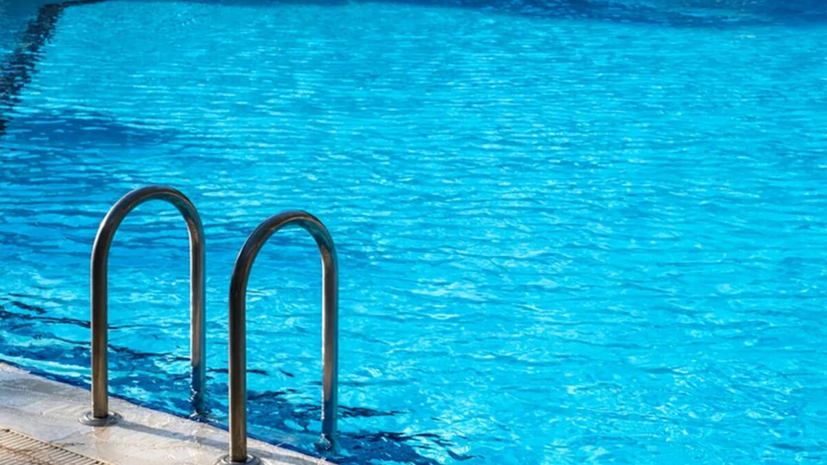 Πάρος: Τα κρίσιμα λεπτά πριν ο 4χρονος πνιγεί στην πισίνα – Ο ρόλος του ιδιοκτήτη ναυαγοσώστη και τα μέτρα ασφαλείας