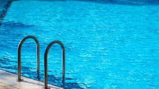 Πάρος: Τα κρίσιμα λεπτά πριν ο 4χρονος πνιγεί στην πισίνα – Ο ρόλος του ιδιοκτήτη ναυαγοσώστη και τα μέτρα ασφαλείας