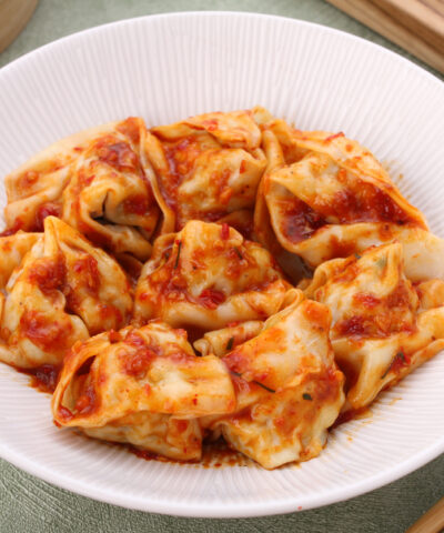 Chicken dumplings served with spicy and sour sauce