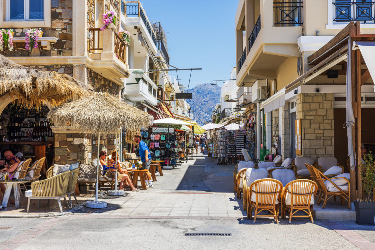 Το χωροταξικό για τον τουρισμό βάζει νέους κανόνες για Airbnb, περιοχές Natura και νησιά