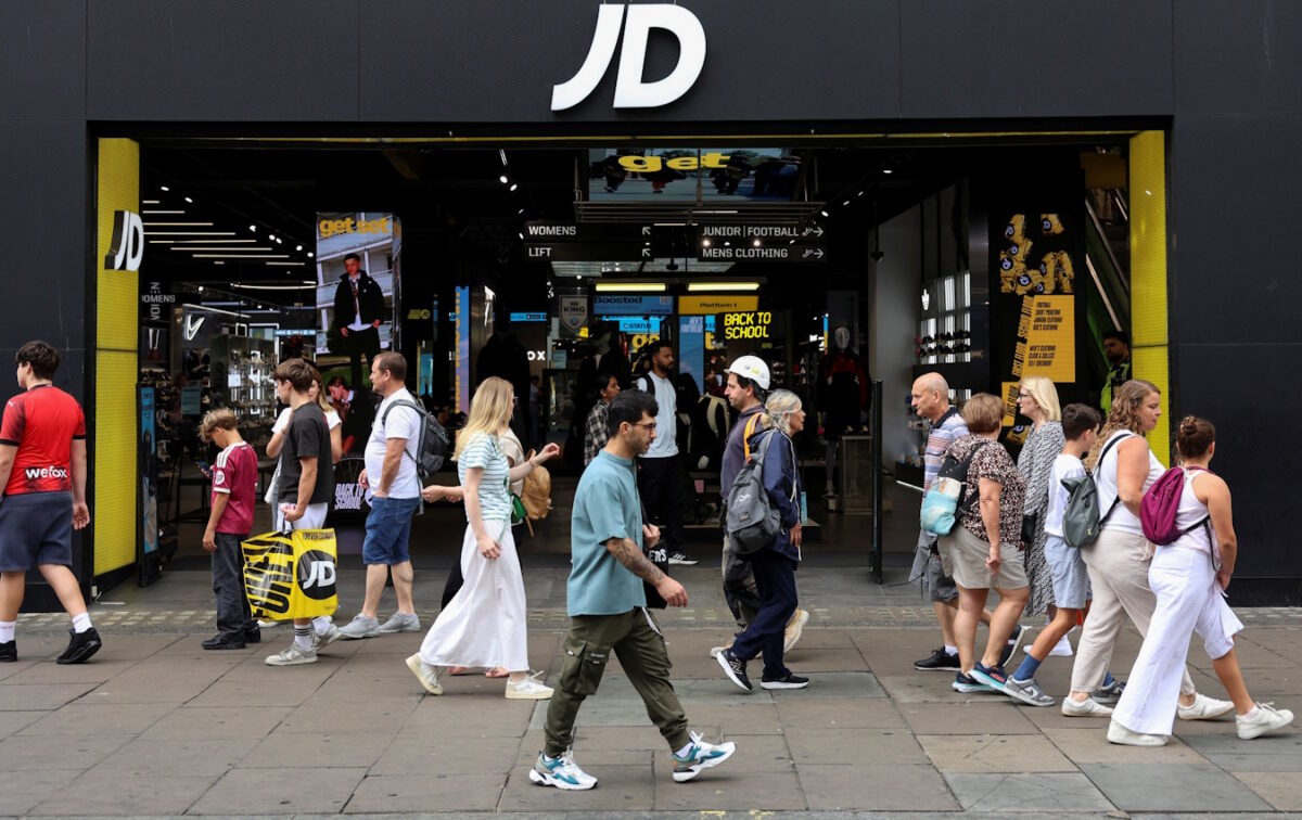 Η JD Sports «ψαλιδίζει» τις προβλέψεις για τα κέρδη λόγω της πτώσης στις πωλήσεις
