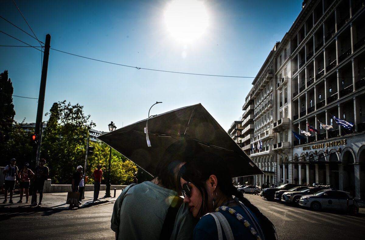 Αλλαγή στο σκηνικό του καιρού: Υποχωρούν τα μελτέμια από το μεσημέρι της Δευτέρας, σταδιακή άνοδος της θερμοκρασίας