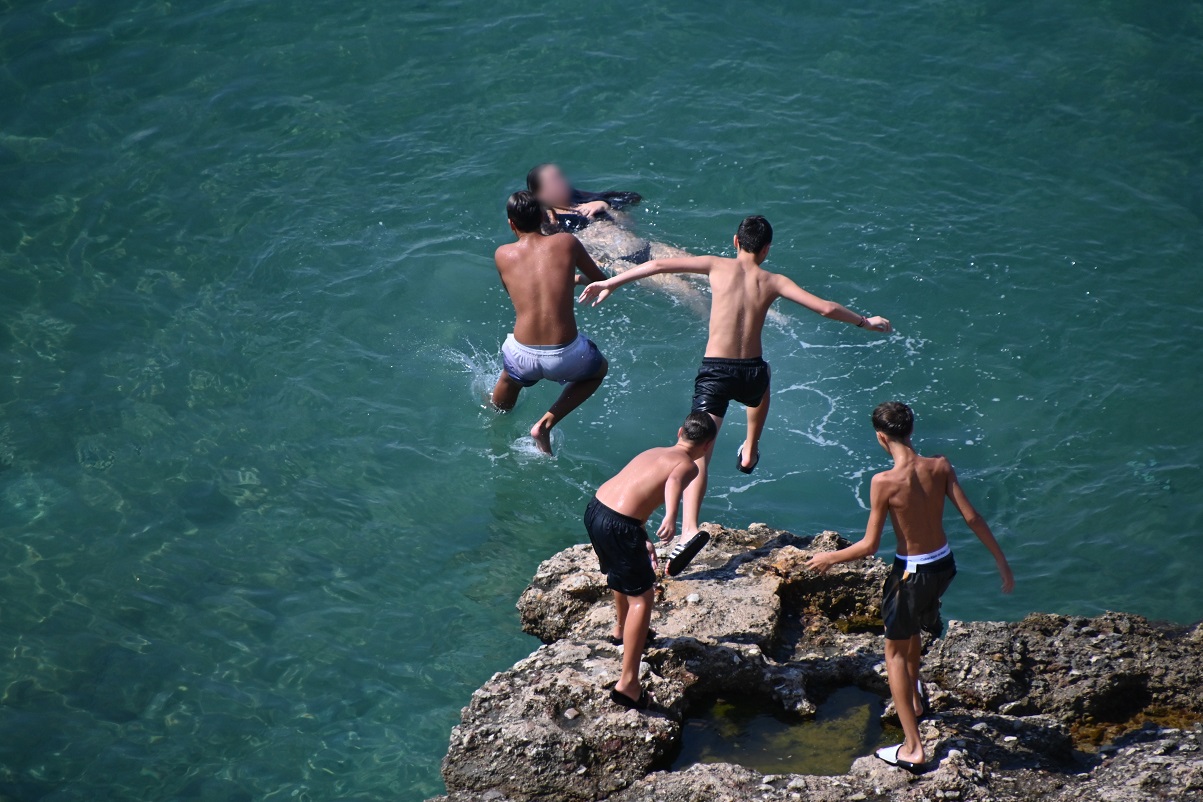 «Σφίγγουν» οι ζέστες με 38άρια την Παρασκευή και 40άρια το Σαββατοκύριακο - Εξαήμερο κύμα καύσωνα και ισχυροί άνεμοι