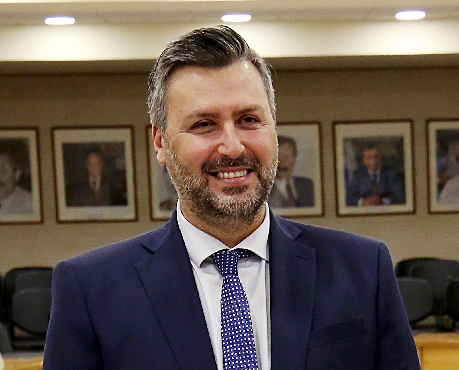 Γιάννης Καλλιάνος: Βίντεο με τον βουλευτή να τραγουδάει το «Πιο καλή η μοναξιά» του Γιάννη Πάριου