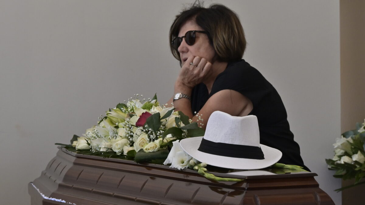 Εξόδιος Ακολουθία του ηθοποιού Νίκου Καλογερόπουλου