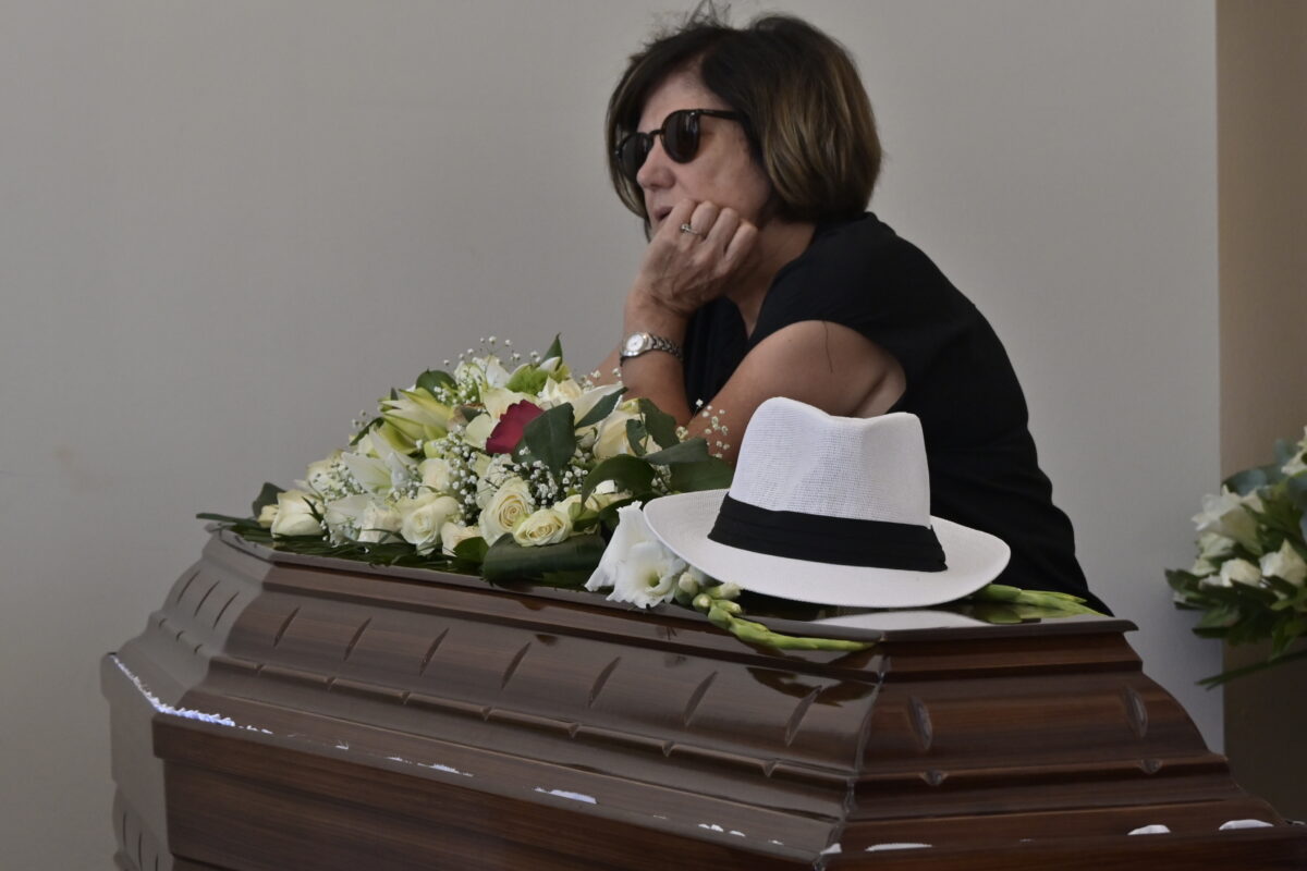 Εξόδιος Ακολουθία του ηθοποιού Νίκου Καλογερόπουλου