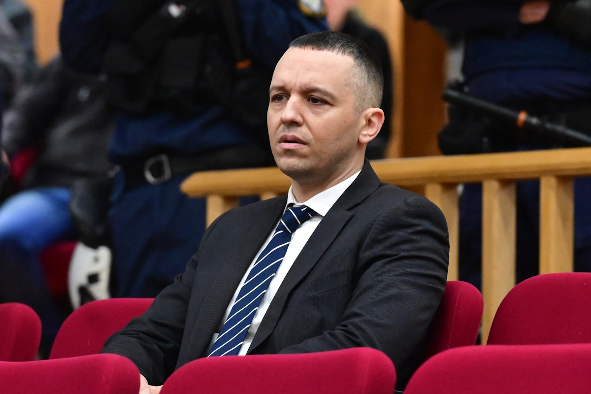 Αποφυλακίζεται ο Κασιδιάρης και ψάχνεται για κόμμα ^ Το «παράθυρο» που μπορεί να τον ξαναφέρει στη βουλή ^ Γιατί η ΝΔ δεν θα ψηφίσει την Ακρίτα για αντιπρόεδρο της βουλής ^ Σε ποιο πρόσωπο θα έδιναν την ψήφο τους οι γαλάζιοι ^ Η θαρραλέα κυρία Νίκη, μητέρα του Πέτρου Παππά ^ Επανακάμπτει η Δώρα Αυγέρη