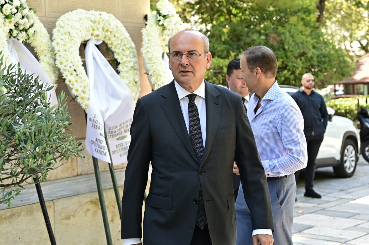 κηδεια μανος