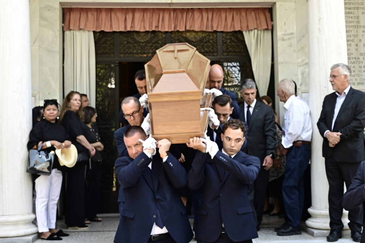 κηδεια στεφανος μανος