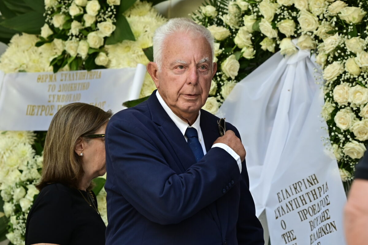 κηδεια μανος