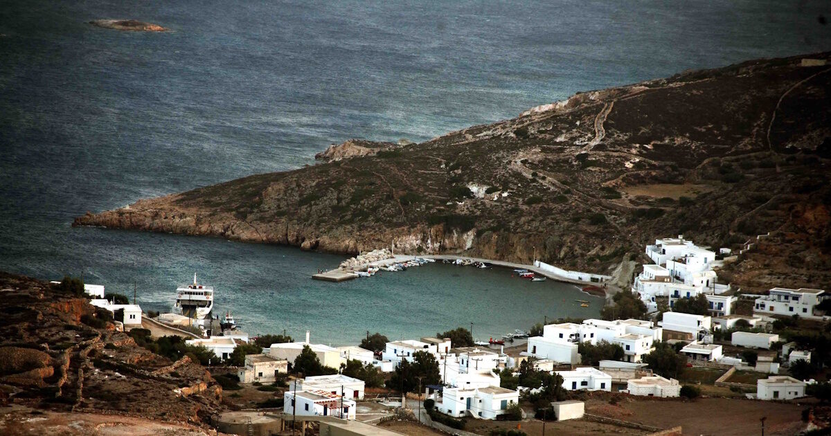 Κίμωλος: «Το μπάνιο είναι εξωτερικό, εκτός κτιρίου» περιγράφει ο δήμαρχος που είχε κάνει την ηλεκτρολογική πιστοποίηση στο σπίτι της τραγωδίας