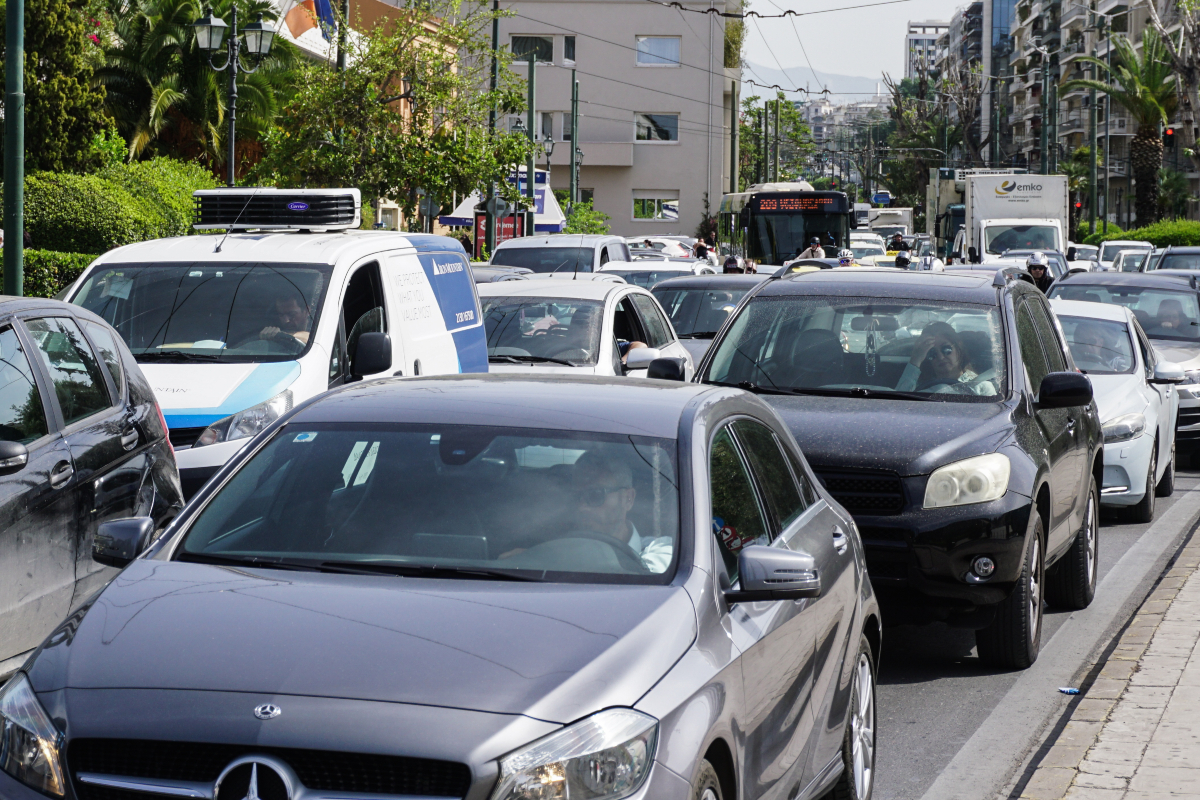 Τροχαίο στη Λεωφόρο Ποσειδώνος: Μεγάλες καθυστερήσεις στο ρεύμα προς Πειραιά