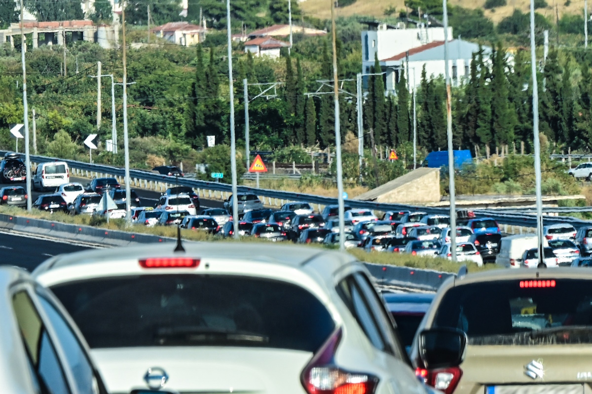 Πολύ αυξημένη κίνηση στην εθνική οδό Αθηνών - Κορίνθου στο ρεύμα εισόδου προς την πρωτεύουσα