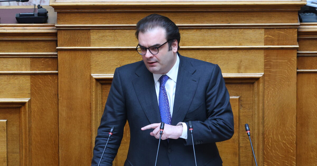 ΠΑΣΟΚ κατά Πιερρακάκη: «Απύθμενο θράσος, κρατήσαμε τη χώρα στο ευρώ»