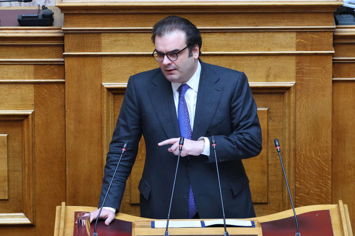 ΠΑΣΟΚ κατά Πιερρακάκη: «Απύθμενο θράσος, κρατήσαμε τη χώρα στο ευρώ» - «Θα ήταν υπουργός της δραχμής»
