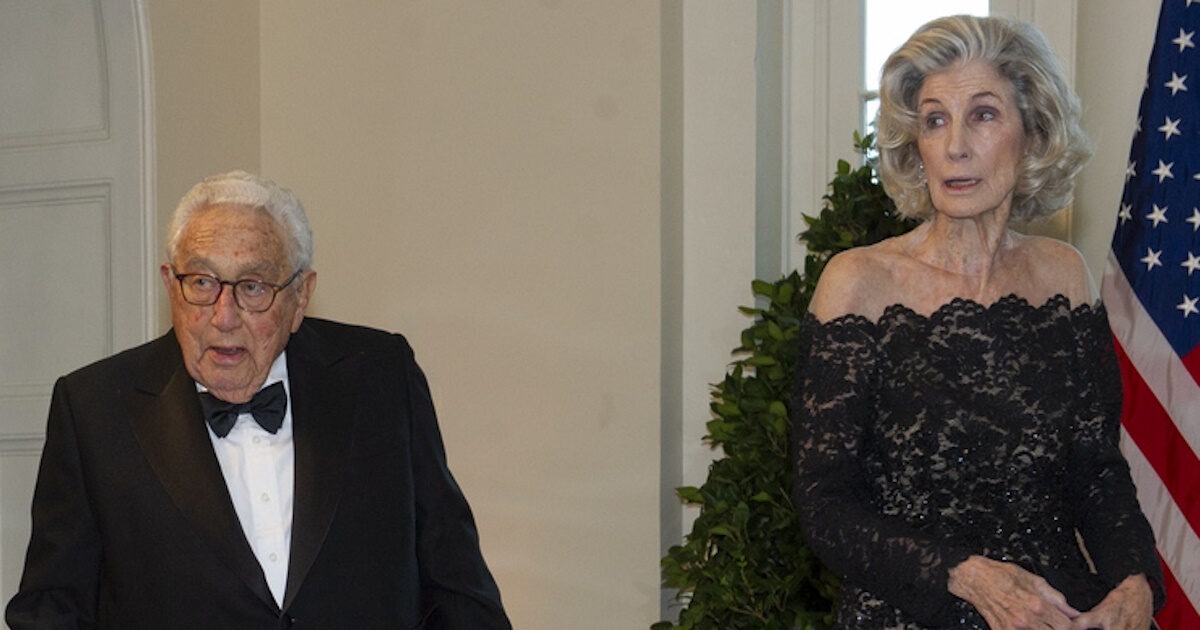 Nancy Kissinger, widow of Henry Kissinger and diplomatic advisor, dies at 92