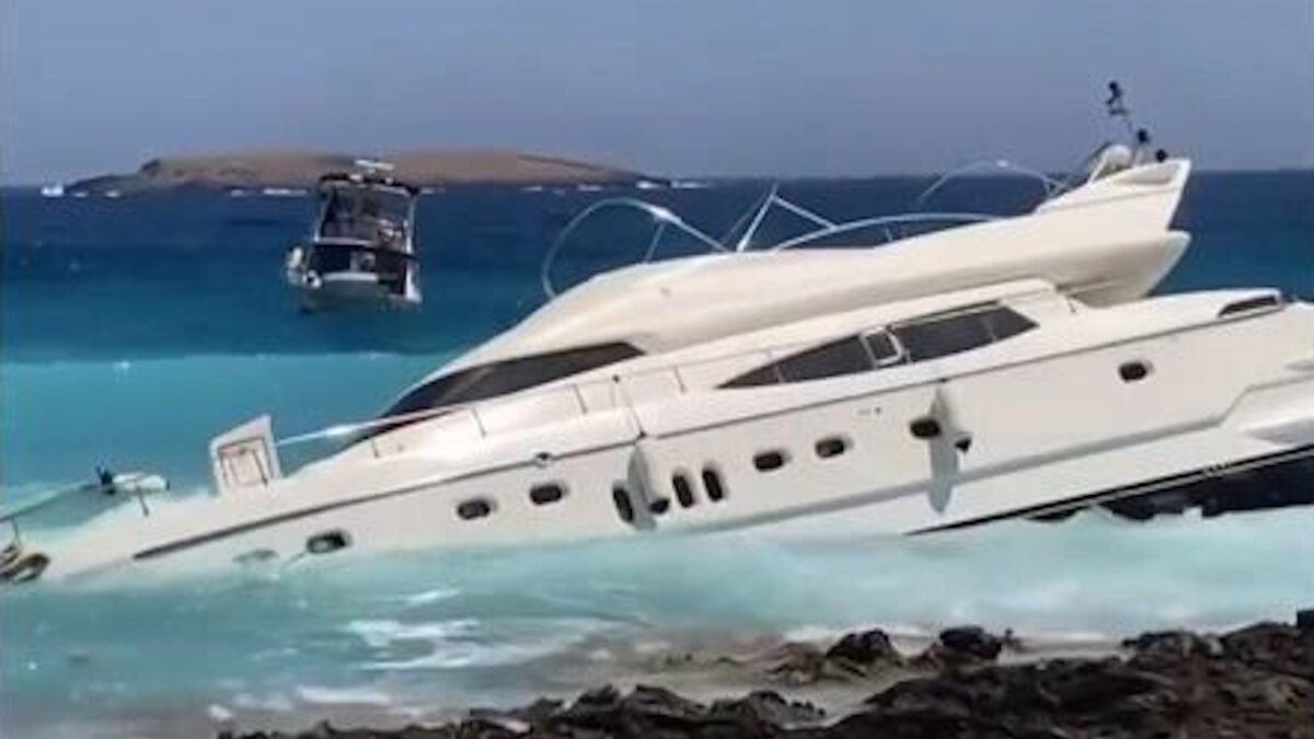 Θαλαμηγός προσάραξε στα Κύθηρα