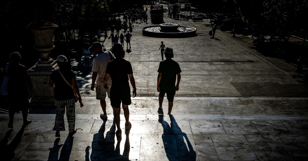 ΥΠΟΙΚ: 8 παρεμβάσεις που στηρίζουν ευάλωτους και μεσαία τάξη