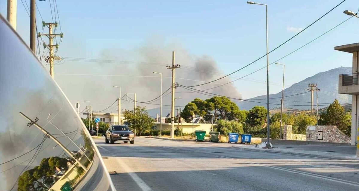 Φωτιά στον Κουβαρά Αττικής - Μήνυμα του 112 για εκκένωση του Αγίου Στυλιανού προς Καλύβια