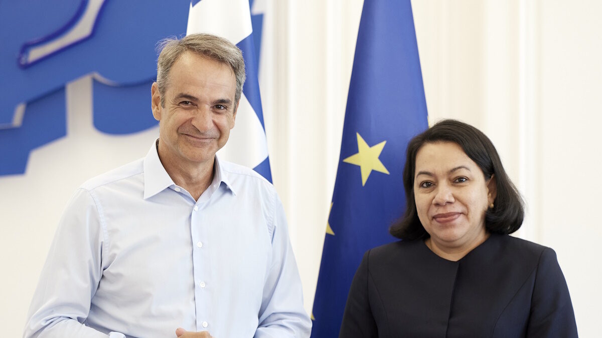 Ο Κυριάκος Μητσοτάκης είχε συνάντηση με την υποψήφια ΓΓ του ΟΗΕ Κάρολιν Ροντρίγκεζ - Μπίρκετ στο Μαξίμου