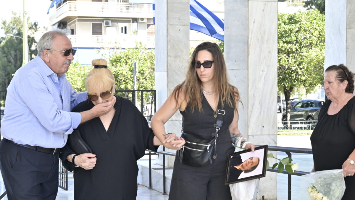 Συντετριμμένη η σύζυγος του Λάκη Χαλκιά, Αλέκα, ΜΙΧΑΛΗΣ ΠΑΠΑΝΙΚΟΛΑΟΥ