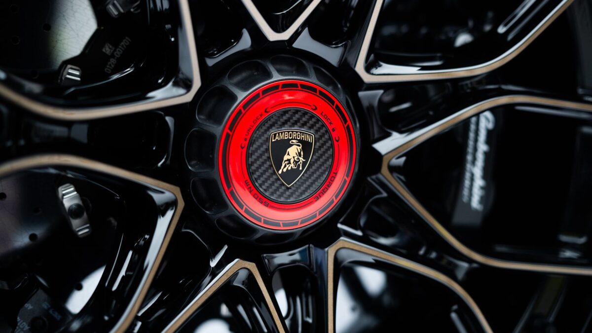 lamborghini-revuelto-sv