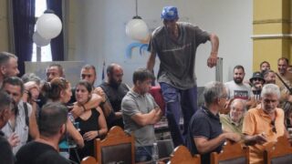 «Μπούκαραν» οι κτηνοτρόφοι στην συνεδρίαση της Περιφέρειας Βορείου Αιγαίου για τον αφθώδη πυρετό