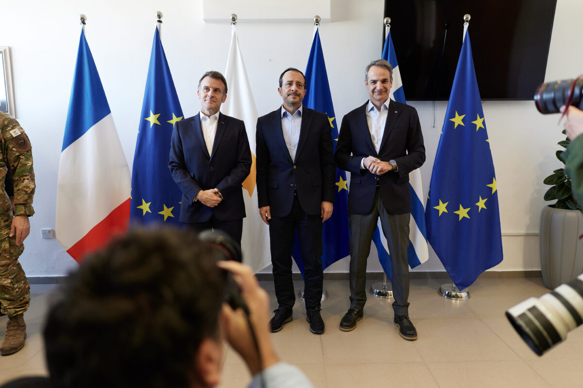 Ηλεκτρική διασύνδεση Ελλάδας - Κύπρου: Επαφές Μητσοτάκη, Μακρόν και Χριστοδουλίδη για επανεκκίνηση του GSI