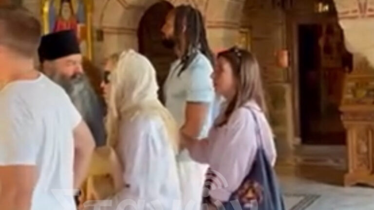 Η Madonna στα Μετέωρα