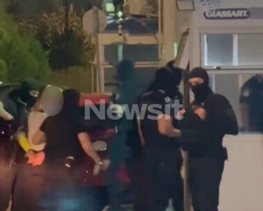 Έφτασε στην Ελλάδα η 46χρονη που κατηγορείται για συμμετοχή στην τραγωδία της Μαρφίν – Μεταφέρθηκε στη ΓΑΔΑ