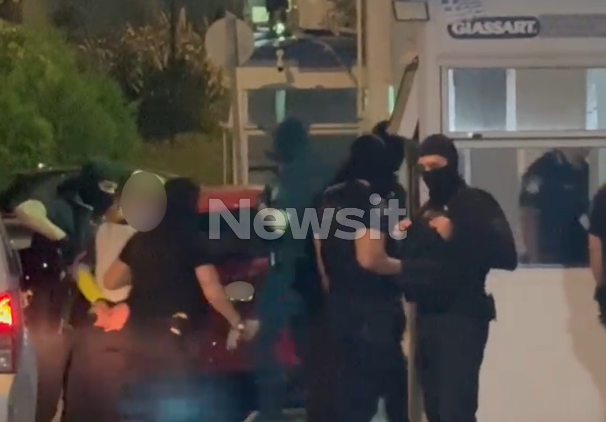 Έφτασε στην Ελλάδα η 46χρονη που κατηγορείται για συμμετοχή στην τραγωδία της Μαρφίν - Μεταφέρθηκε στη ΓΑΔΑ