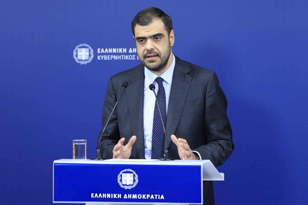 Η ενημέρωση των πολιτικών συντακτών από τον Παύλο Μαρινάκη