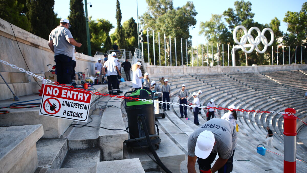 Εργασίες καθαρισμού στο Παναθηναϊκό Στάδιο (ΑΡΓΥΡΩ ΑΝΑΣΤΑΣΙΟΥ