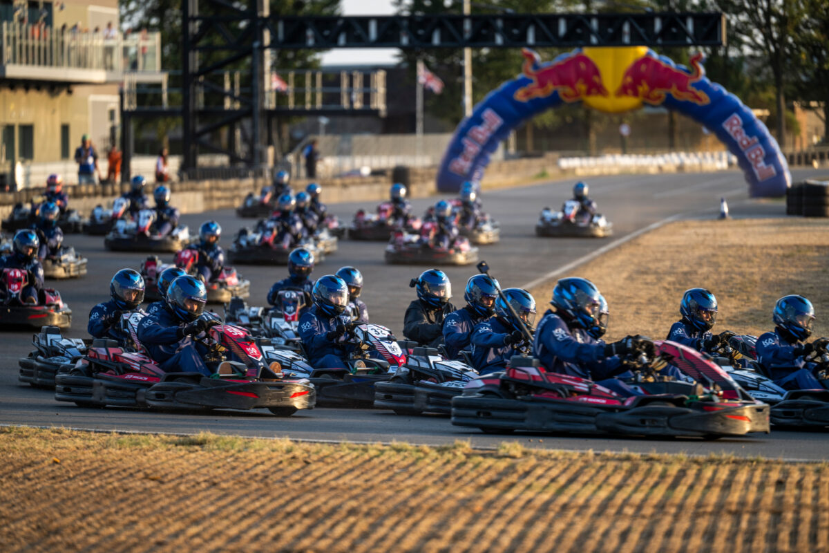Ο Max Verstappen αντιμέτωπος με 100 οδηγούς στον μεγαλύτερο Go-Kart αγώνα του κόσμου