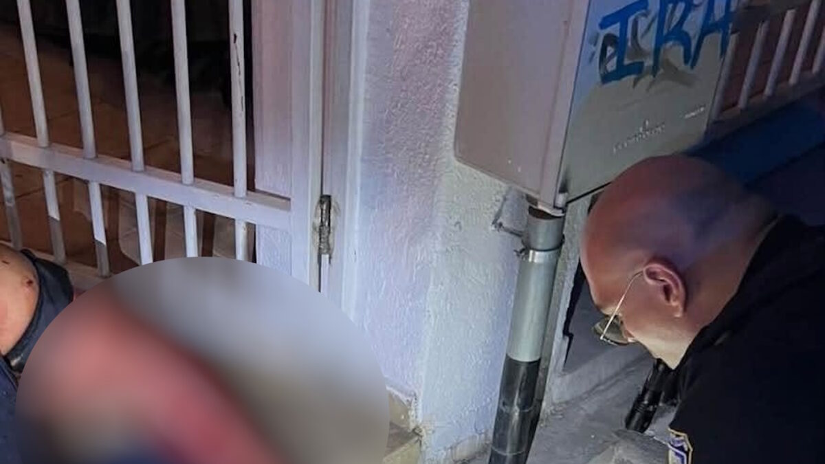Αστυνομικός δίνει τις πρώτες βοήθειες στην 25χρονη